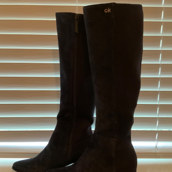 Beautiful Calvin Klein Knee High Suede Boots, Size 8.5 - Picture 2 of 10